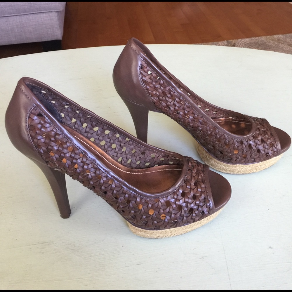 Last chance -BCBGeneration woven platform heels - Picture 2 of 8