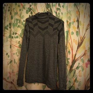 Athleta Wool blend 'Chevron' Grey Thumbhole Top!!