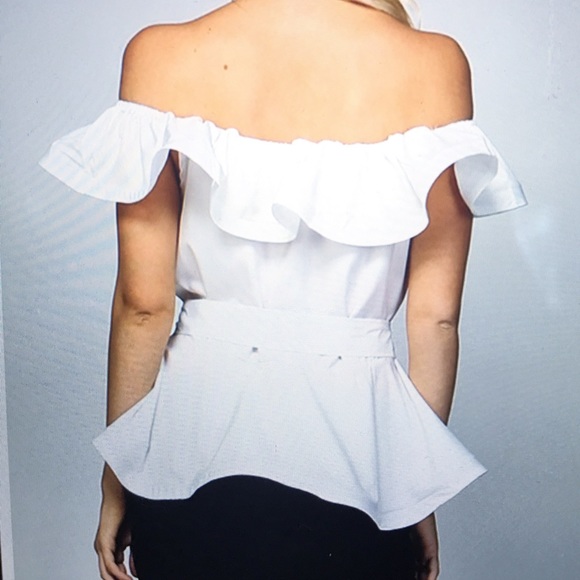 Ruffle Off Shoulder Top 🎉Last One🎉 - Picture 2 of 4