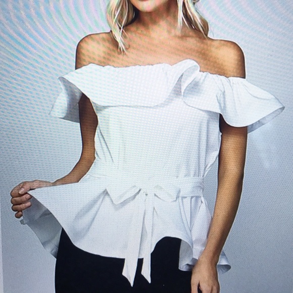 Ruffle Off Shoulder Top 🎉Last One🎉 - Picture 3 of 4