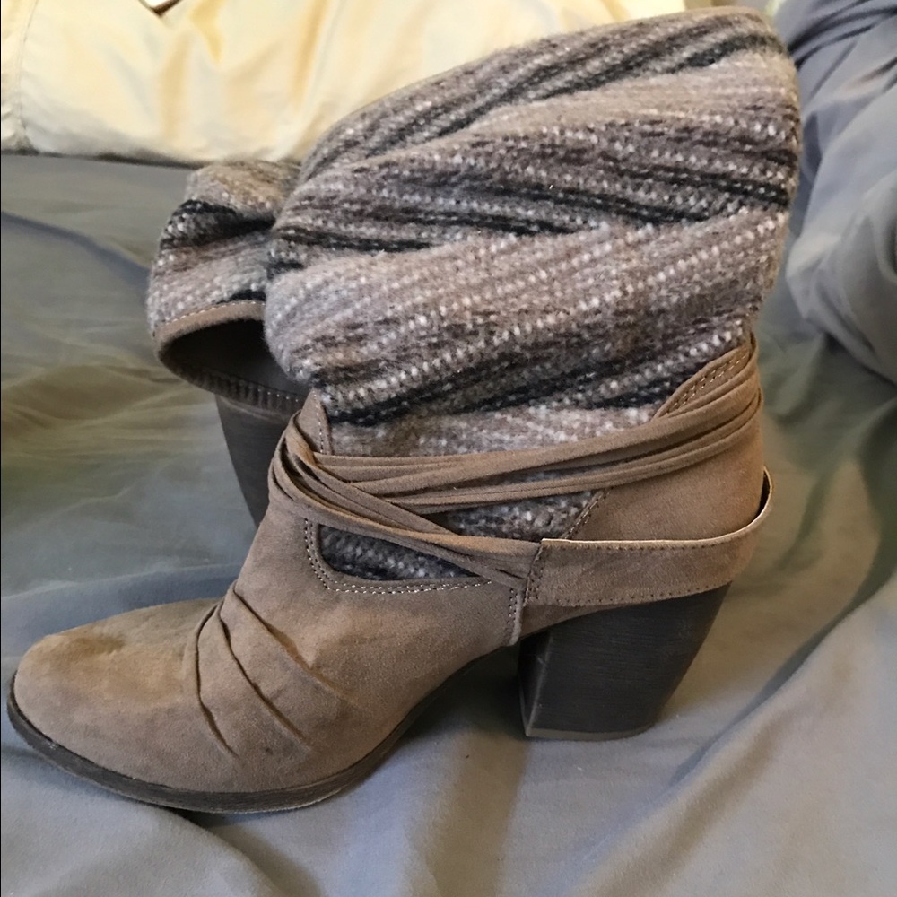 Woman's wedged fabric boots