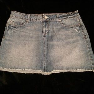 Jean skirt with frayed bottom and metallic threads