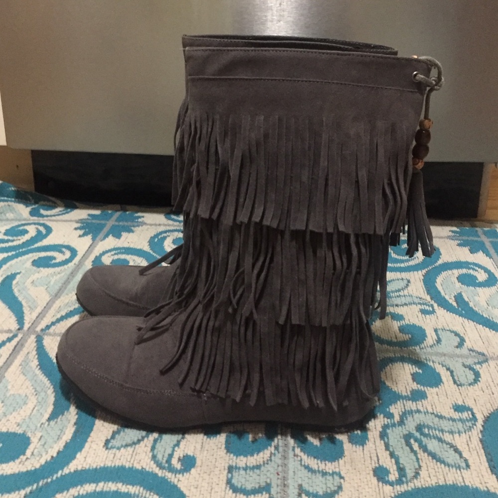 Grey fringe moccasins boots