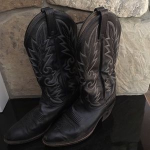 Authentic cowgirl boots! Size 9
