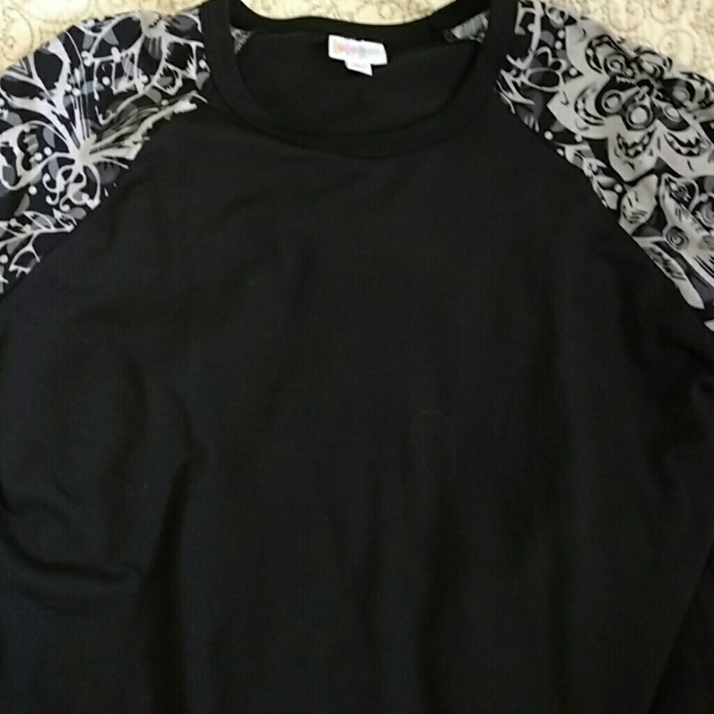 New without tags! Lularoe Randy Shirt, size Large.