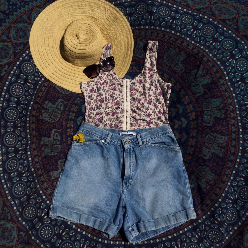 🌻Retro Tommy Hilfiger Highwaisted Jean Shorts🌻