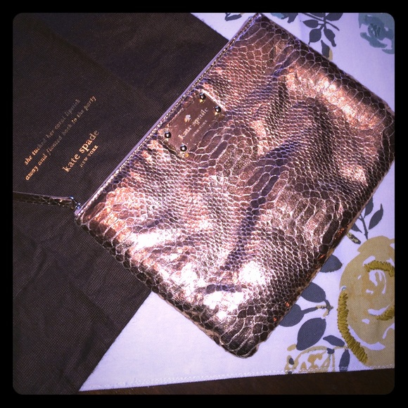 kate spade Handbags - 🎉HP🎉Kate Spade Rose Gold Clutch