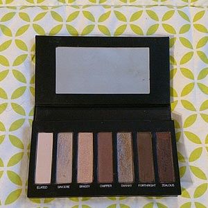 Younique addiction palette 1