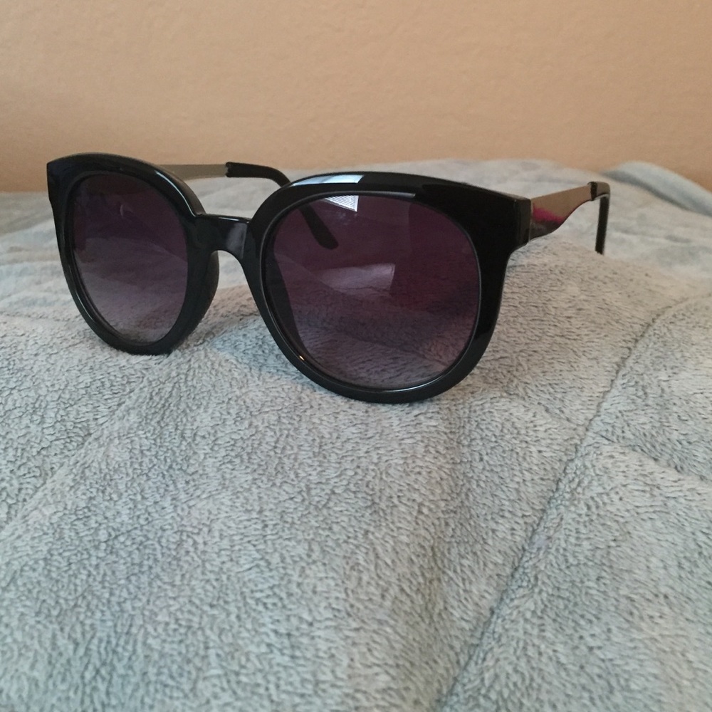 Black frame sunglasses
