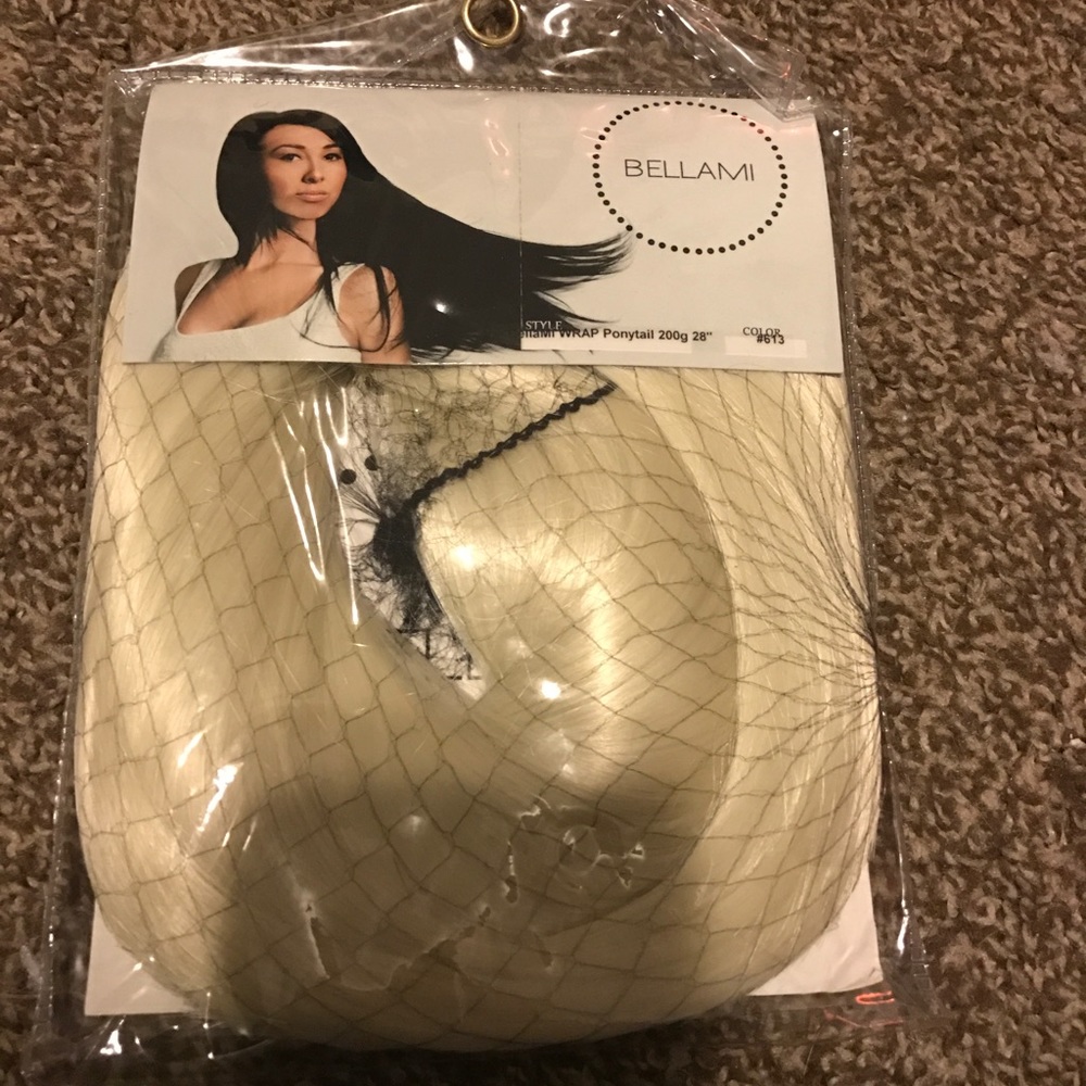 New in package Bellami 28" Wrap ponytail