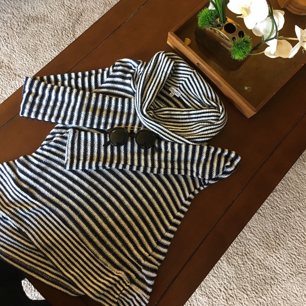 Splendid cowl neck sweater