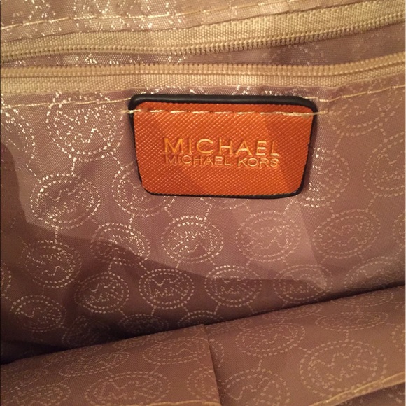 Authentic Michael Kors Saffiano Leather Tote/Bag - Picture 4 of 4