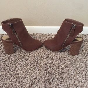 MADDEN GIRL Peep toe booties