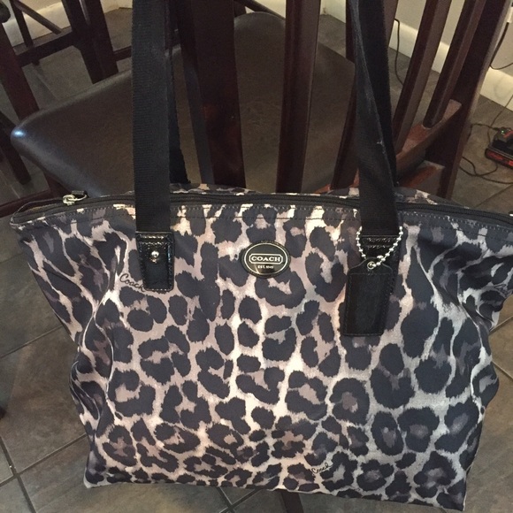 *SALE* Coach bag w/matching small bag - Picture 1 of 6