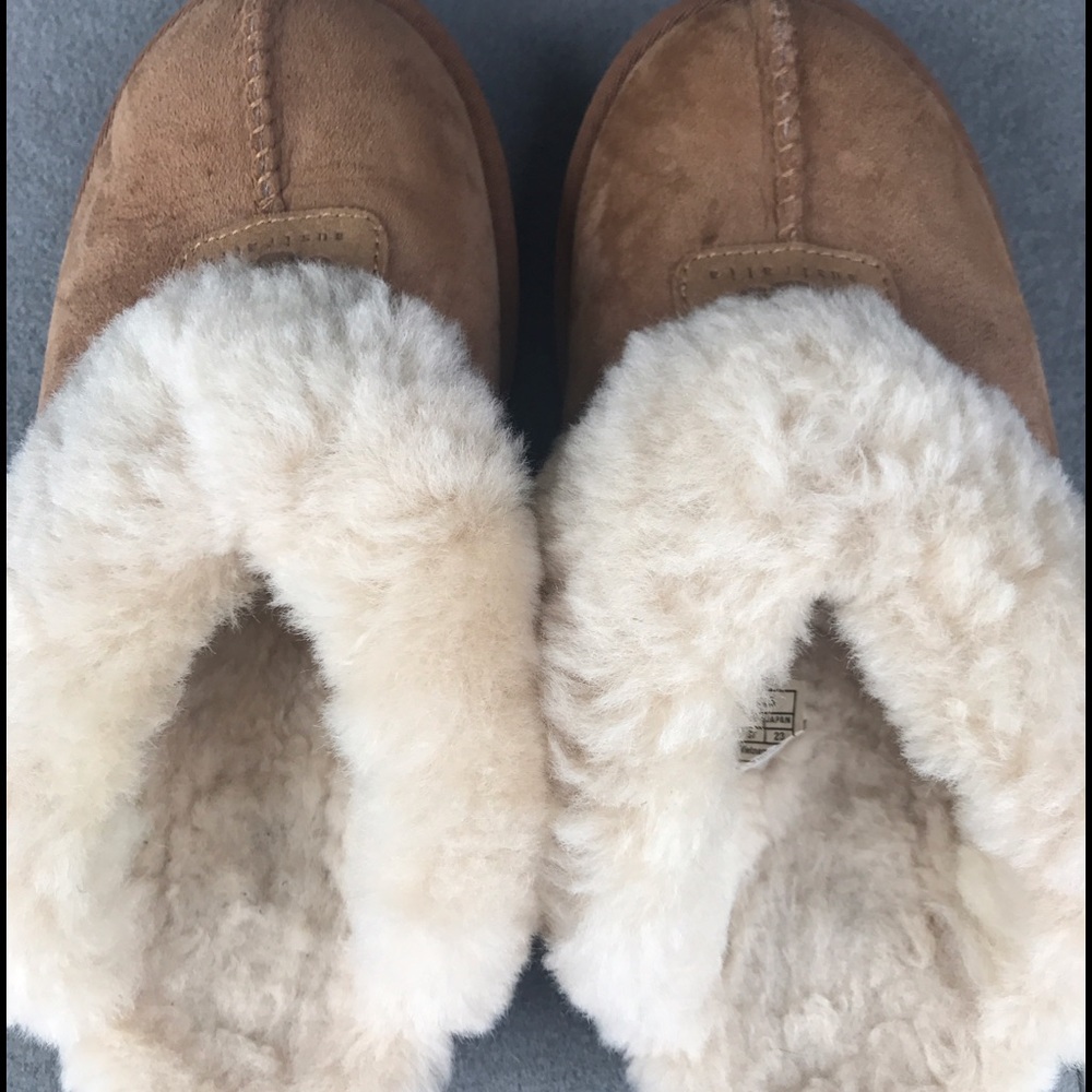 Ugg house shoes size 6