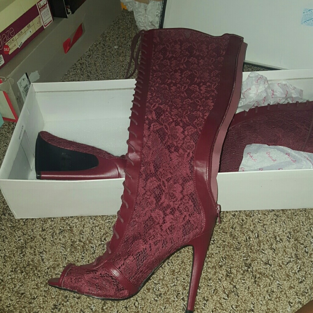 Burgundy boot