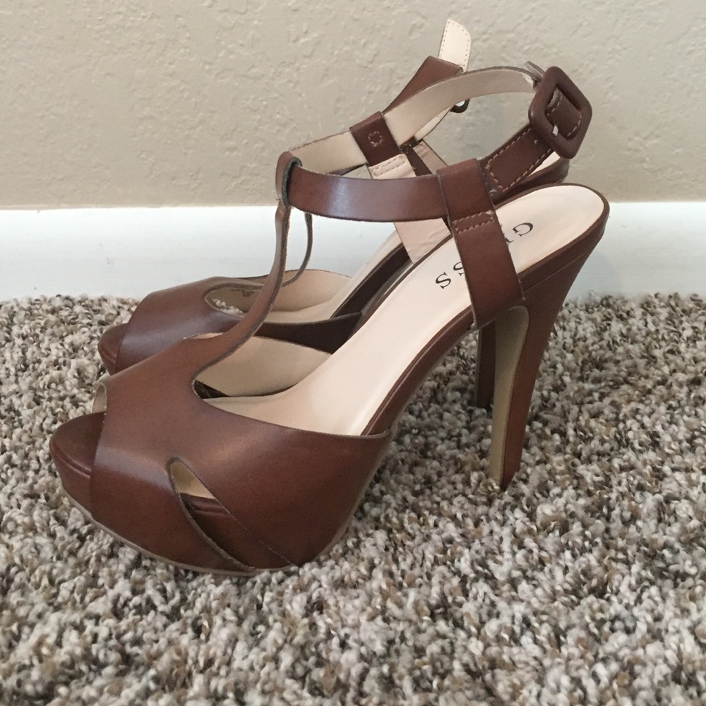 🎉1 Day Sale🎉GUESS Strappy Heels 👠