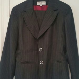 Women's pants suit
