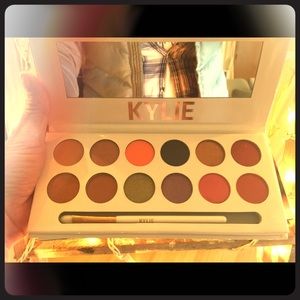 Eye shadow by Kylie cosmetics