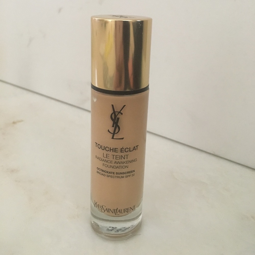 YSL Touche Eclat Radiance Foundation B30
