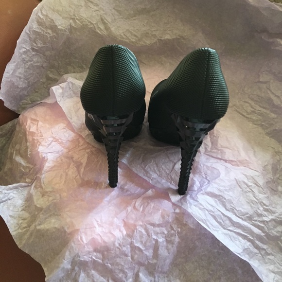 Rachel Roy Black Stiletos - Picture 4 of 4