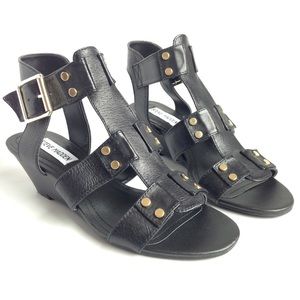 Steve Madden Sandal Size 7 Black Leather EUC