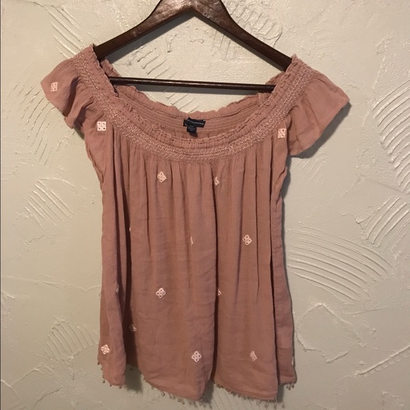 American Eagle Outfitters Tops - American Eagle Rose Embroidered Top