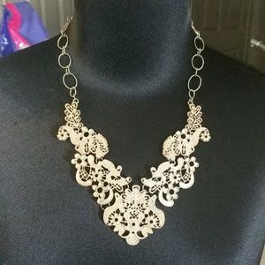 NWOT Gold lace statement necklace