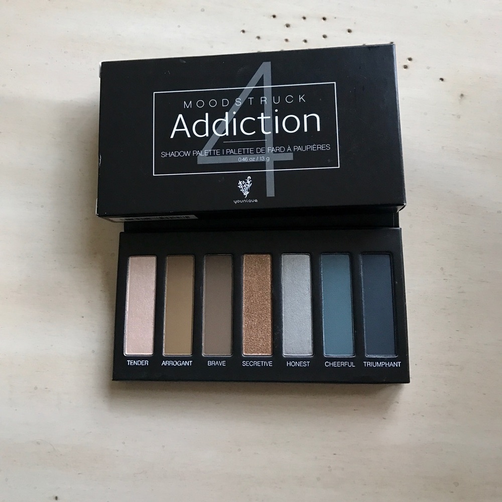 Brand new Younique Addiction Palette 4
