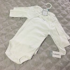 ▪️SOLD▪️NWT Carter's Long-Sleeved Onsie. Size 6mo.
