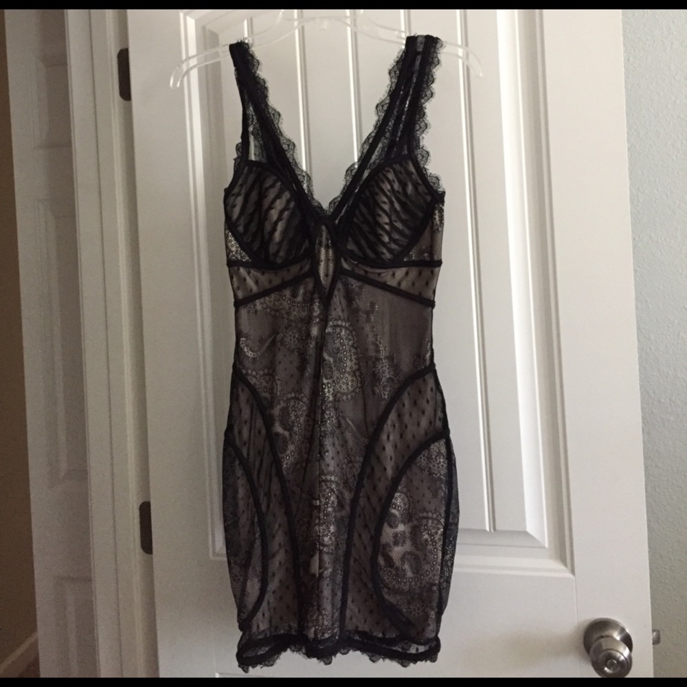 Bebe lace dress