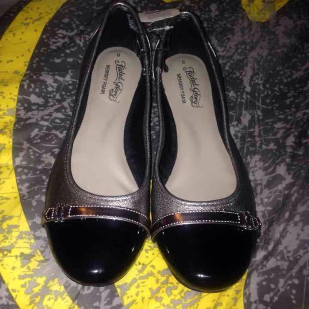 BNWT Memory Foam size 8 Flats Super Cute