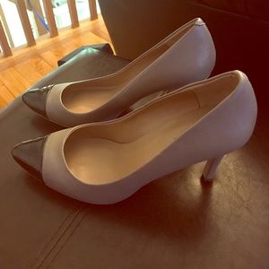 Beautiful Ann Taylor Heels. Has a 3 1/2 inch heel