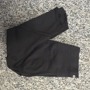 Black cropped lulu leggings