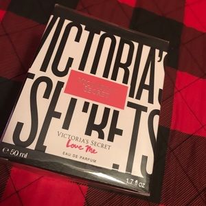 NWT Victoria Secret Love Me eau de parfum