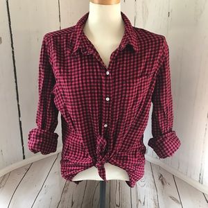 Red/black checkered button up flannel