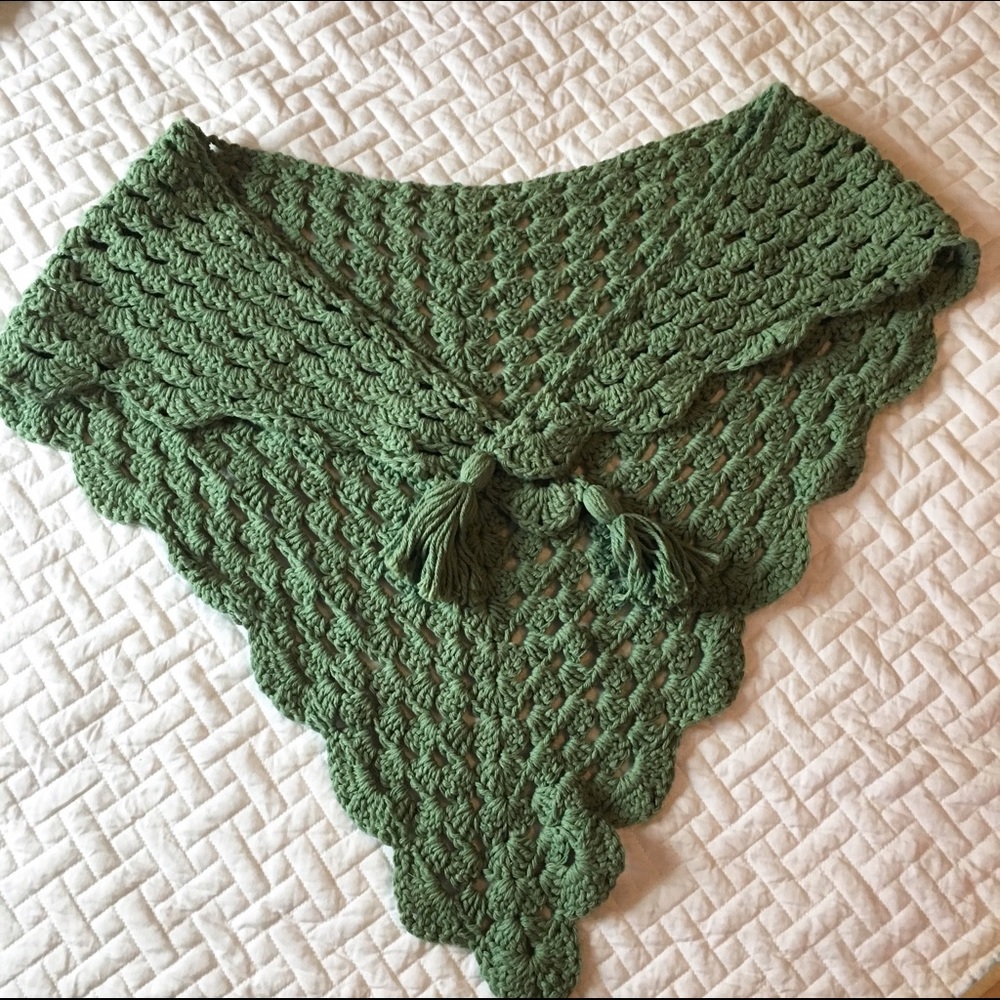 Lovely Emerald Green Crocheted Shawl