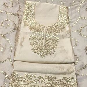 Meet your Posher, Mona