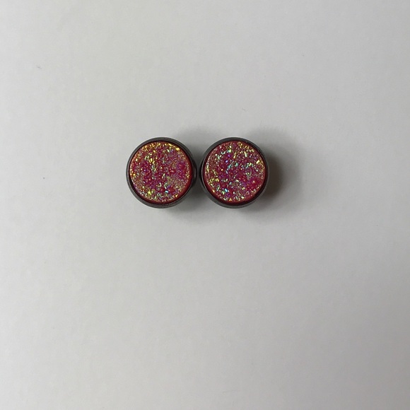 Jewelry - Gunmetal Pink Earrings