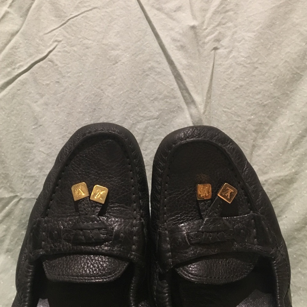 Black leather Louis Vuitton driving shoes/flats