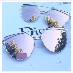 Mirrored sun glasses