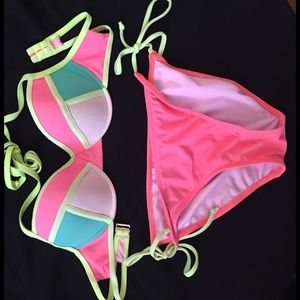 Bright bikini set