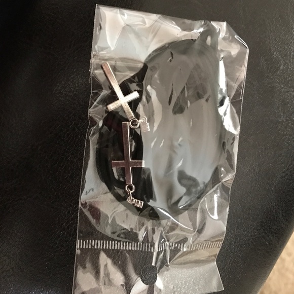 Cross pendant choker necklace - Picture 2 of 2