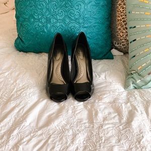 Dexflex patent Black peep toe heel size 9
