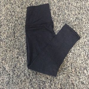 Navy blue cropped lulu leggings