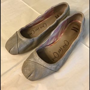 TOMS ballet flats in metallic grey