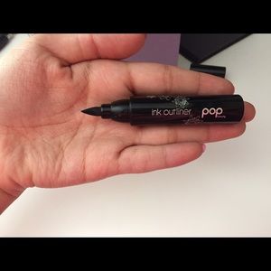 Black ink outliner by Pop 😊👀🖤