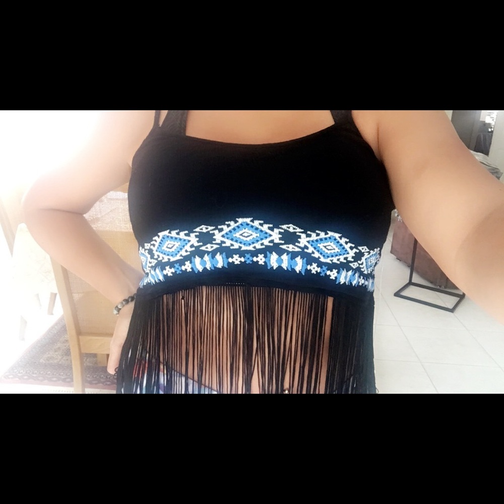Black cute crop top ! Needs home !