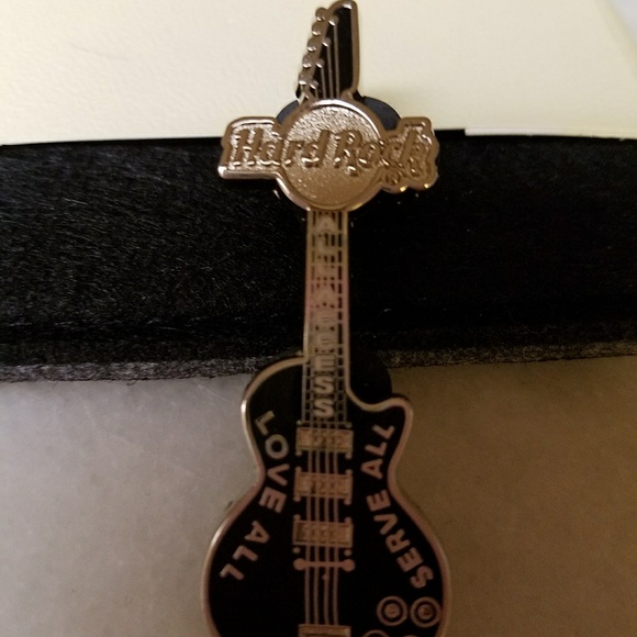 Hard Rock Necklace and Matching Guitar Pen - Picture 2 of 7