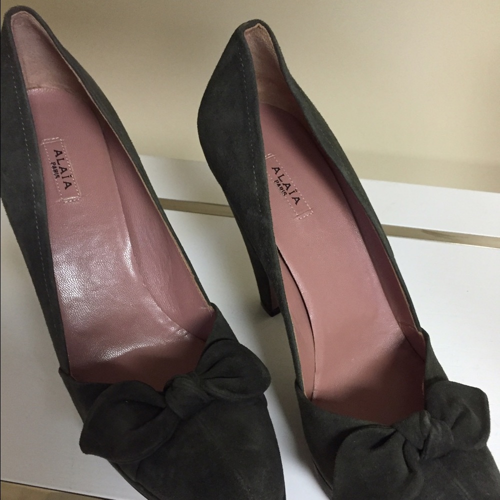 Alaia Green Suede Pumps